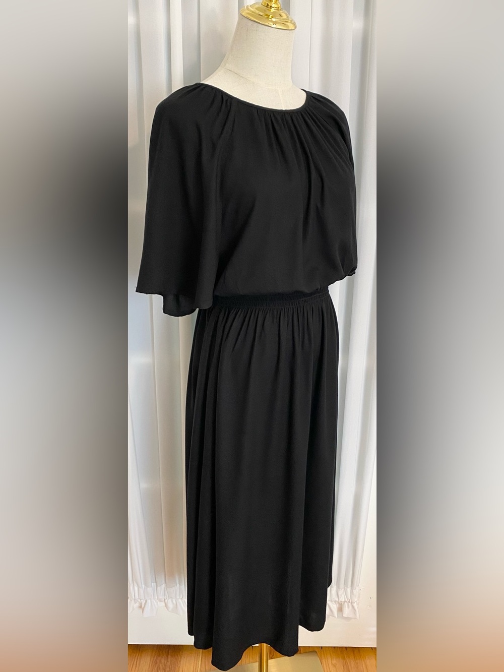 Chic Black Midi Dress with Elastic Waist